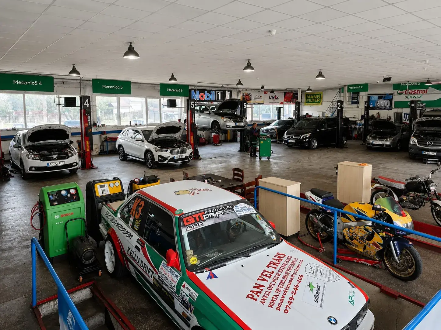 Hala LMC Service Auto din Voinești: șase posturi de lucru cu mașini pe elevatoare